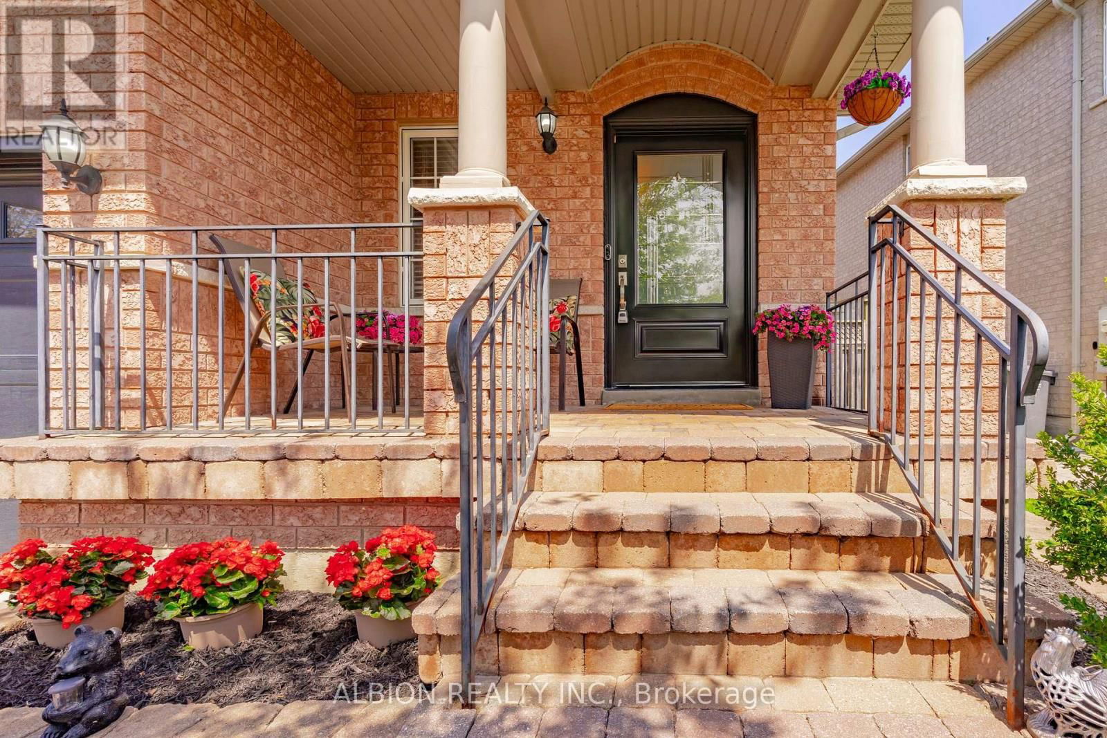 40 EMILY CARR CRESCENT Image 3