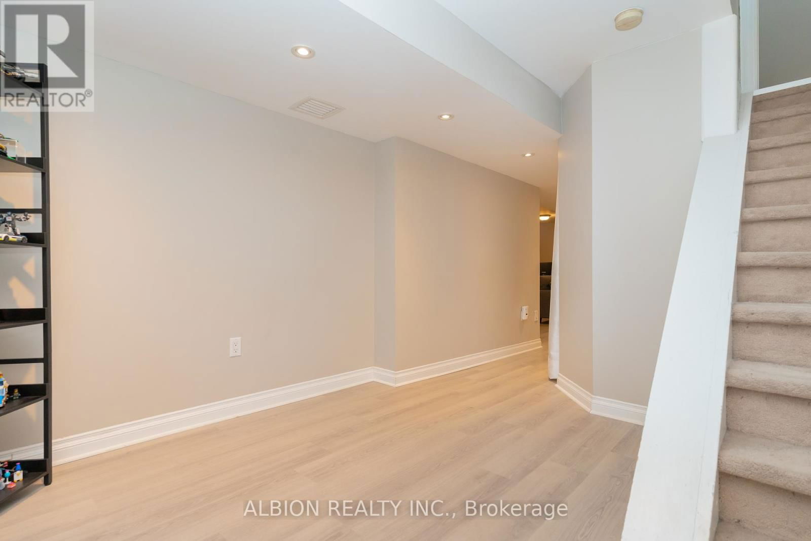 40 EMILY CARR CRESCENT Image 30