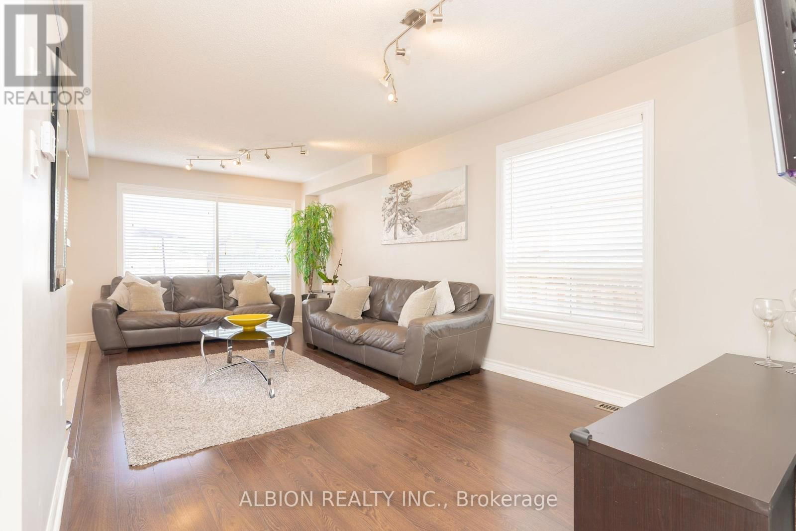 40 EMILY CARR CRESCENT Image 6