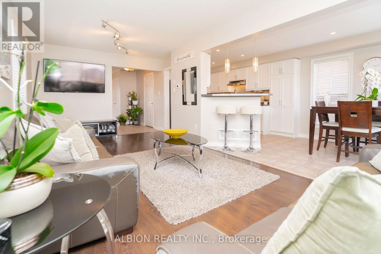 40 EMILY CARR CRESCENT Image 7