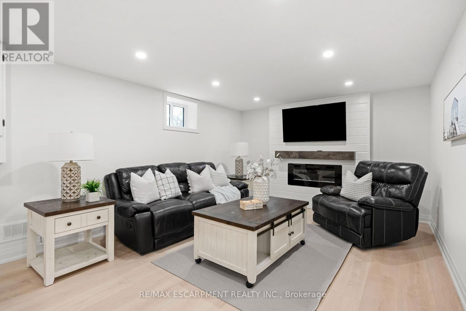 2159 BELGRAVE COURT Image 23
