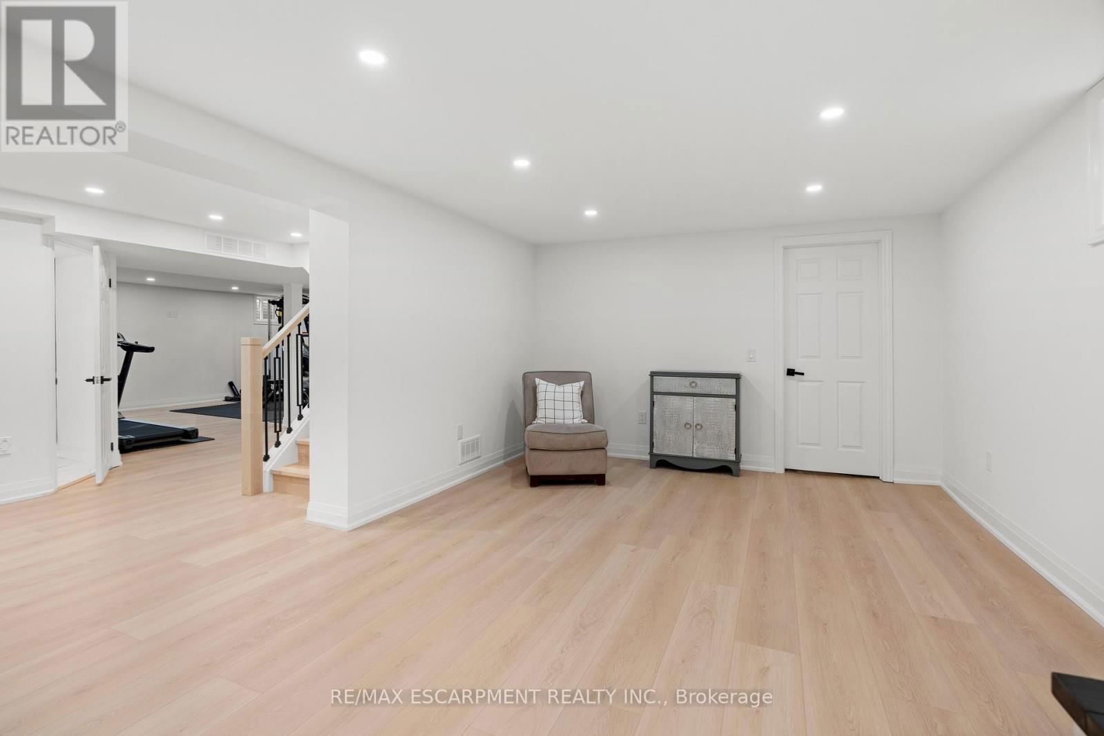2159 BELGRAVE COURT Image 24