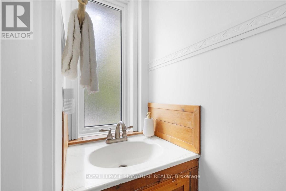 5 ROYAL YORK ROAD Image 15