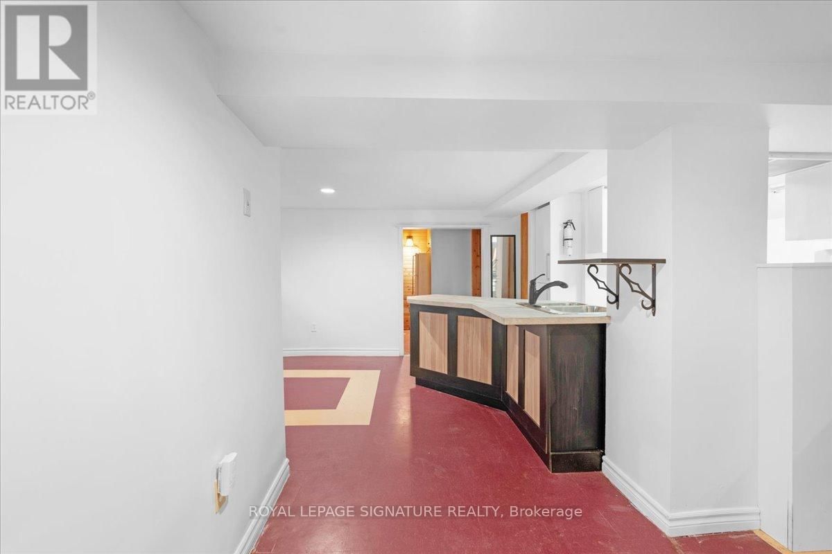 5 ROYAL YORK ROAD Image 32