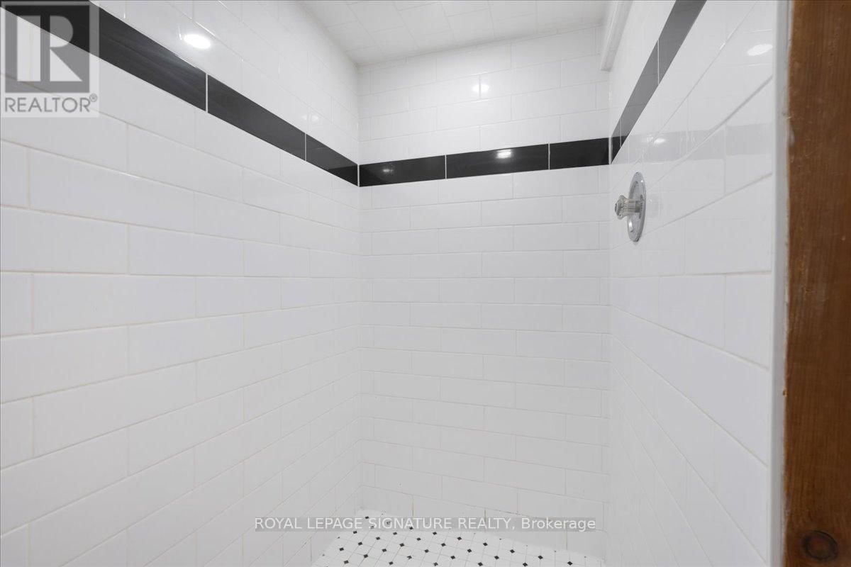 5 ROYAL YORK ROAD Image 34