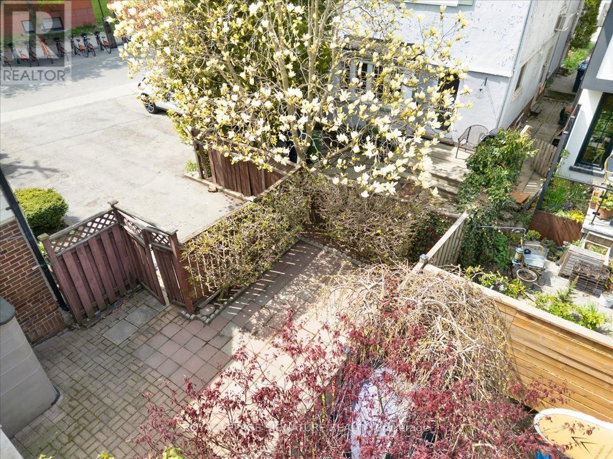 5 ROYAL YORK ROAD Image 37