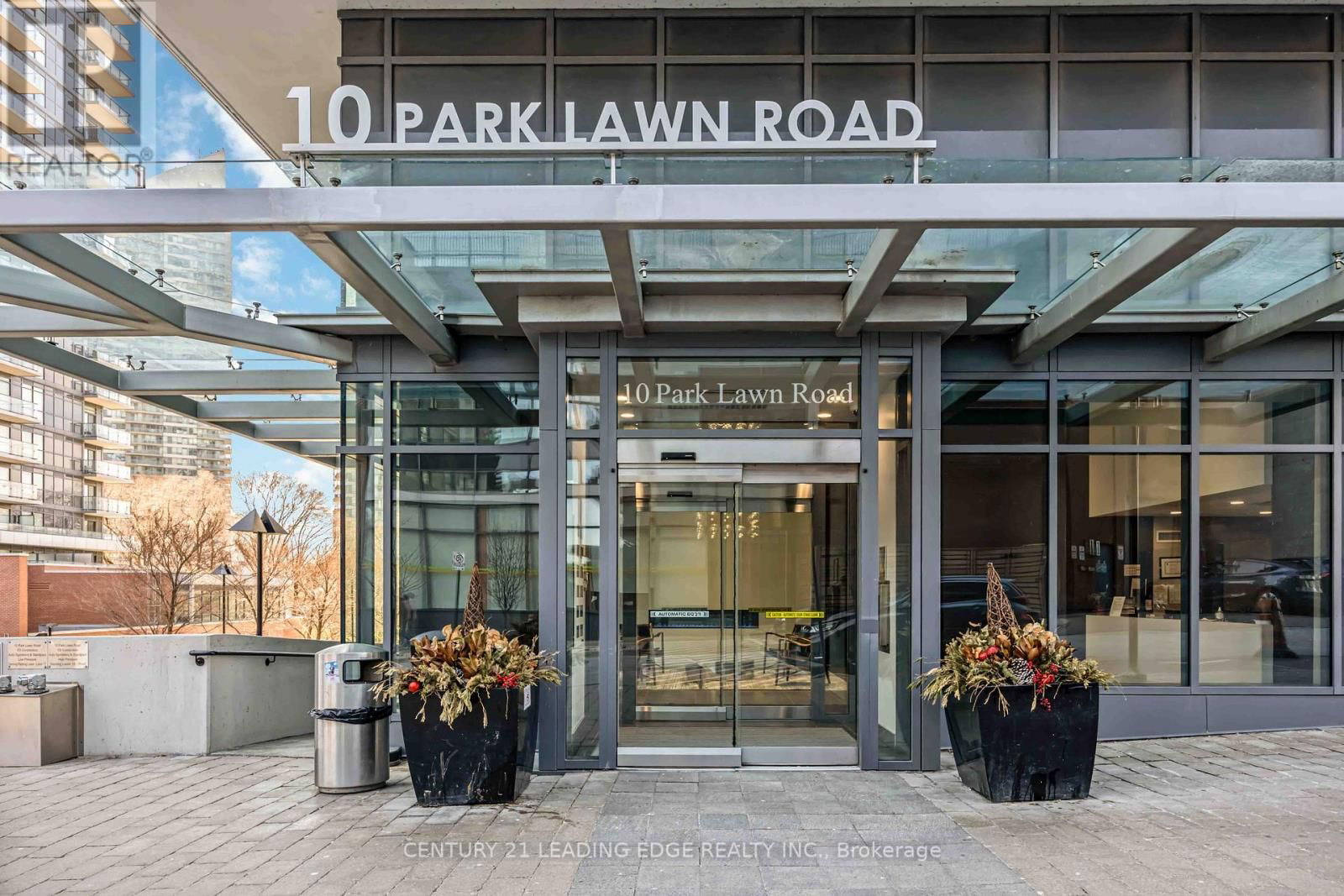 621 - 10 PARK LAWN ROAD Image 2