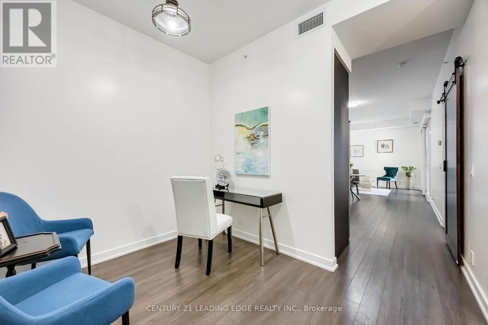621 - 10 PARK LAWN ROAD Image 3