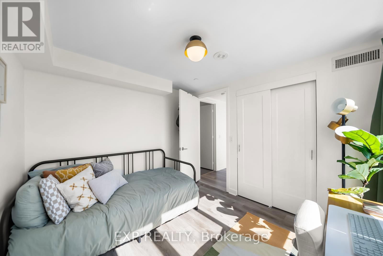 705 - 16 MCADAM AVENUE Image 25