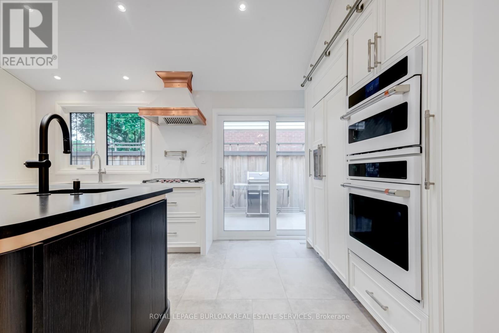 313 SILVANA CRESCENT Image 12