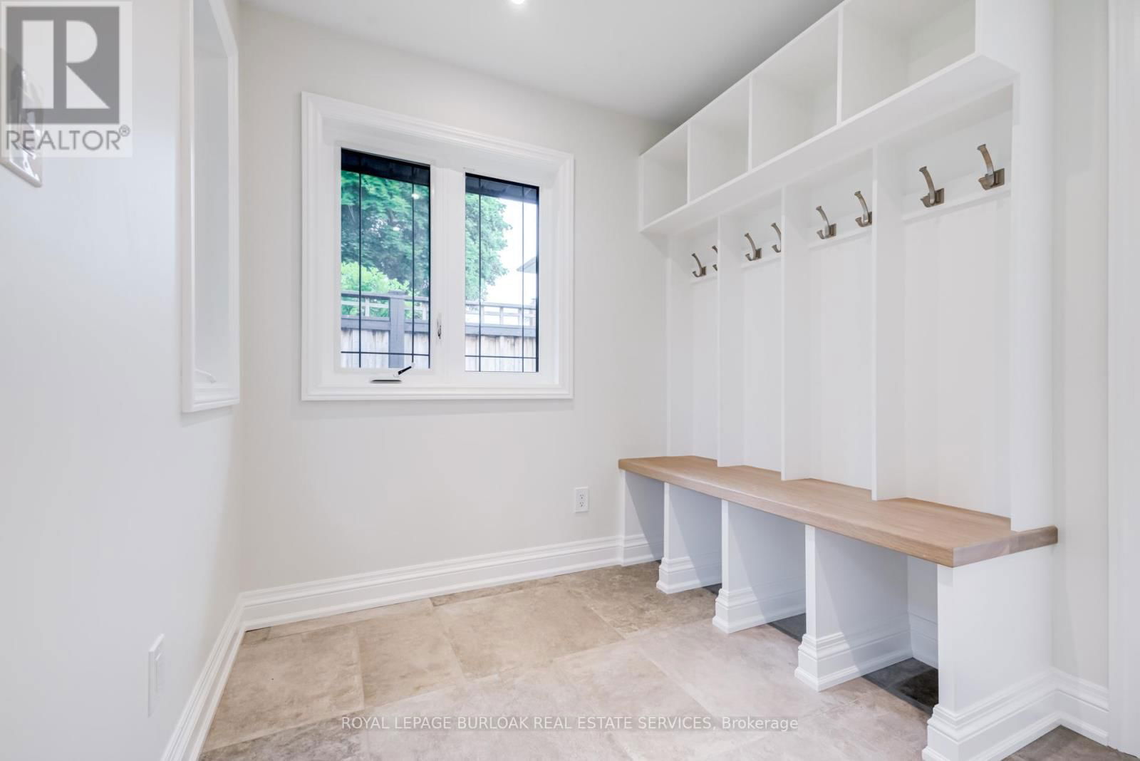313 SILVANA CRESCENT Image 21