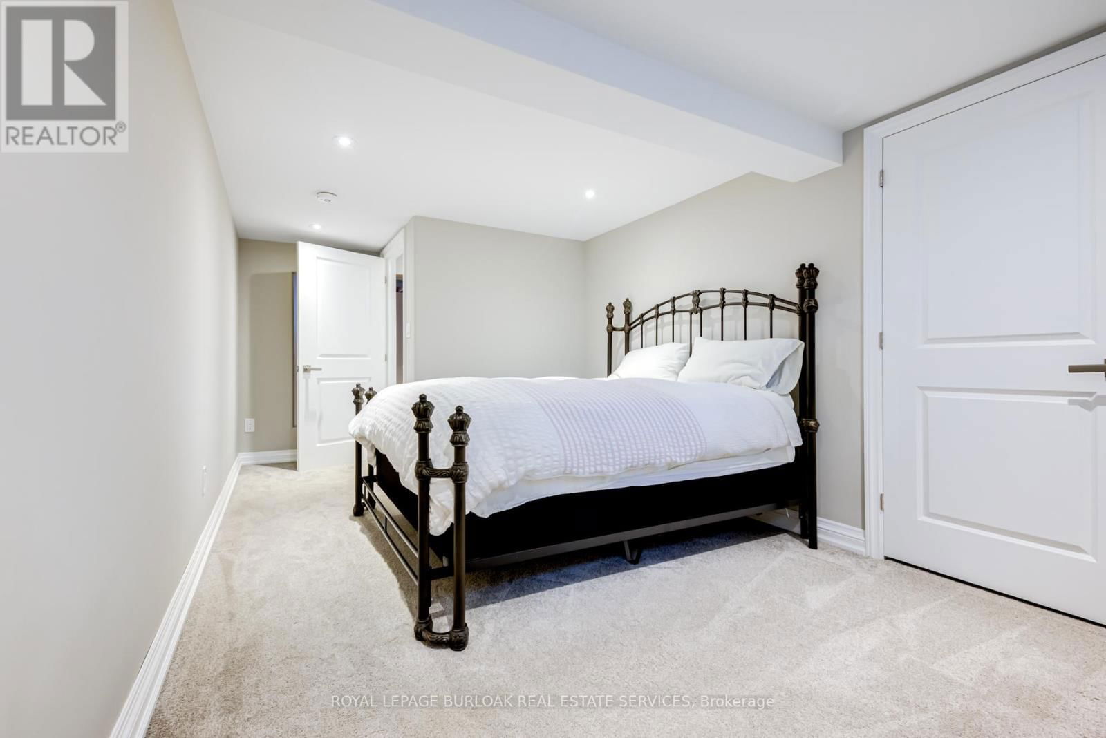 313 SILVANA CRESCENT Image 37