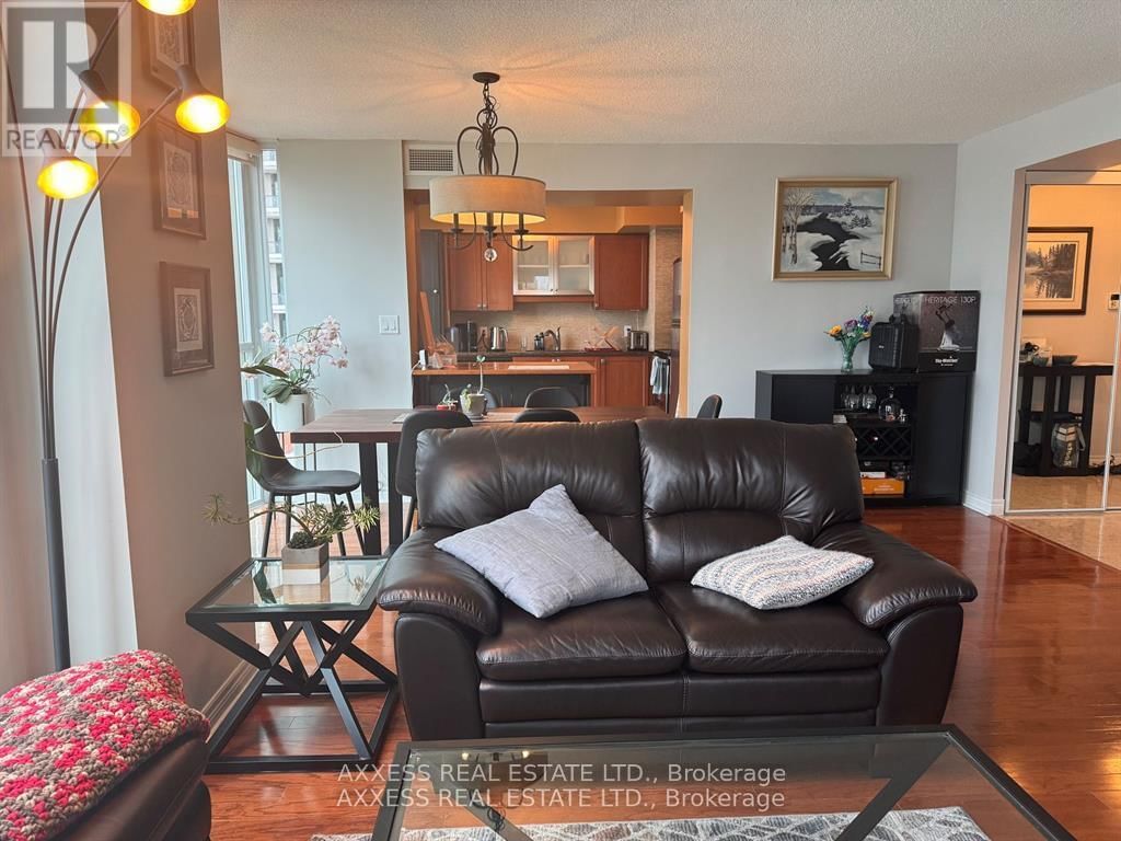 903 - 208 ENFIELD PLACE Image 5