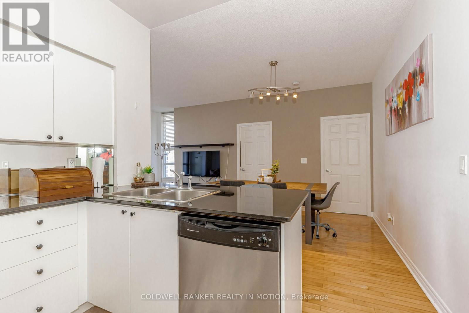 2008 - 388 PRINCE OF WALES DRIVE Image 38