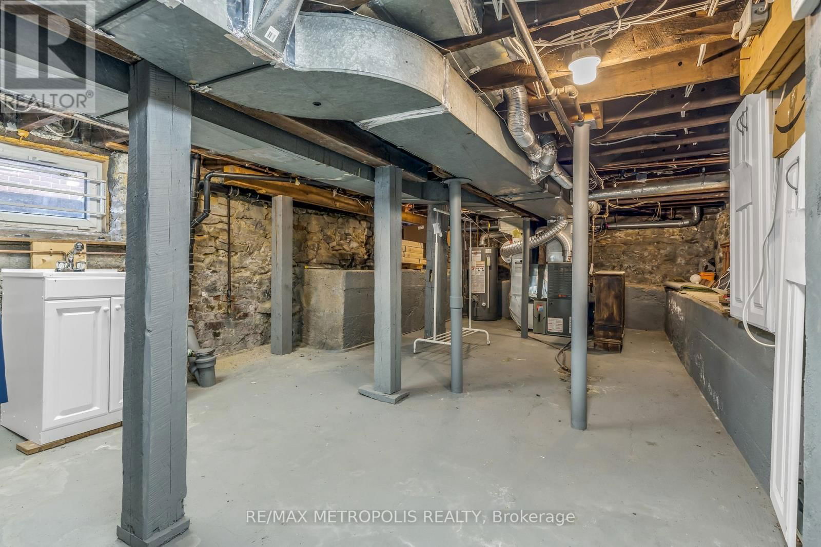 52 FERN AVENUE Image 17
