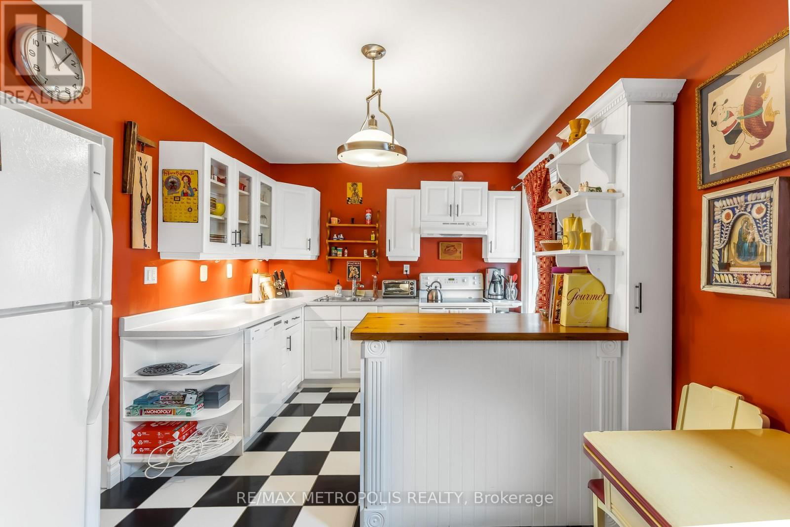 52 FERN AVENUE Image 30