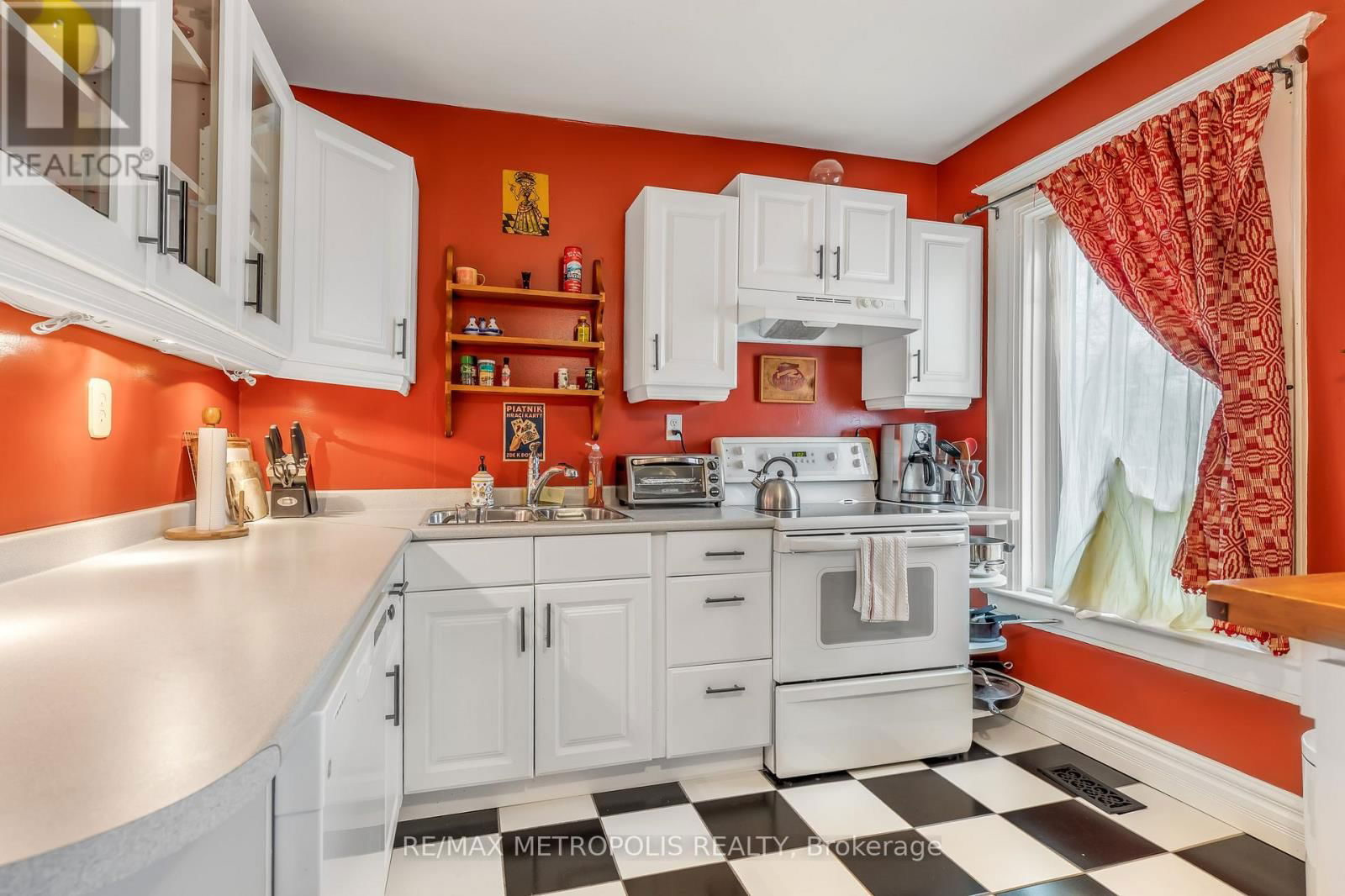 52 FERN AVENUE Image 33
