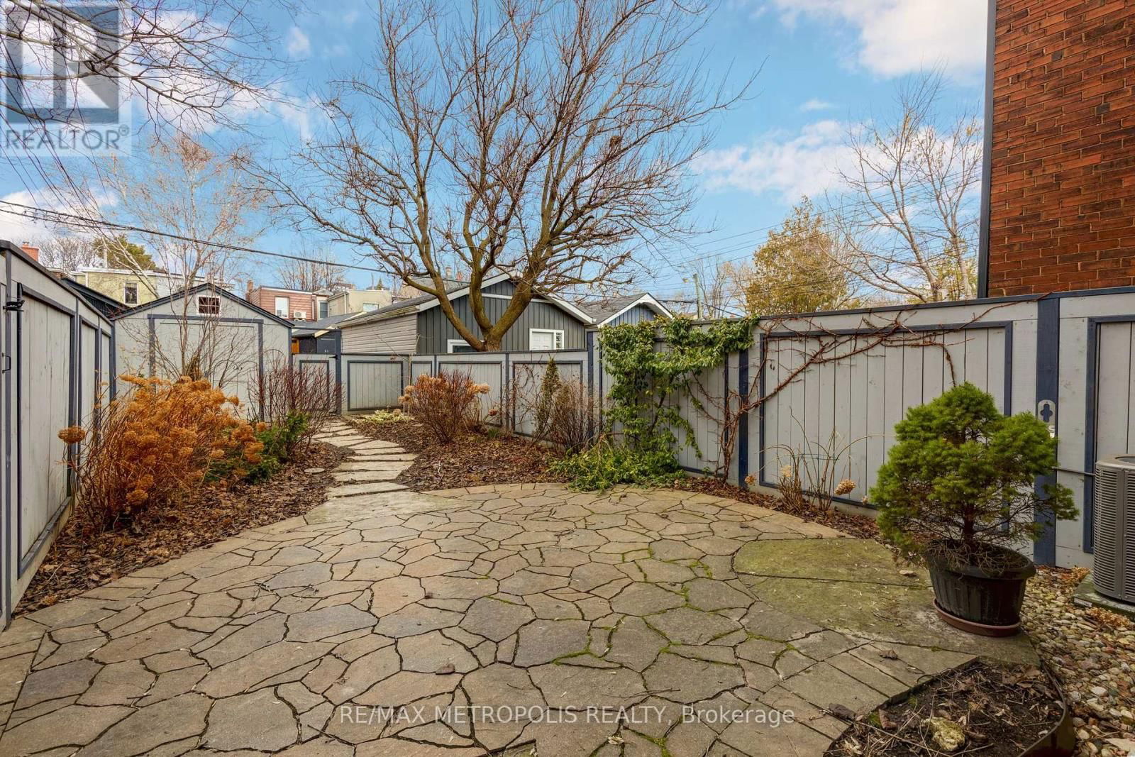 52 FERN AVENUE Image 39