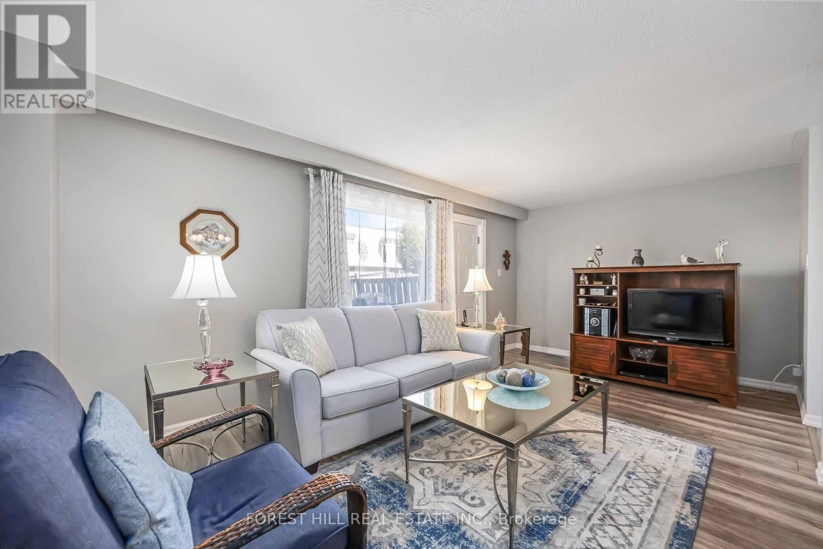 22 - 435 SILVERSTONE DRIVE Image 11