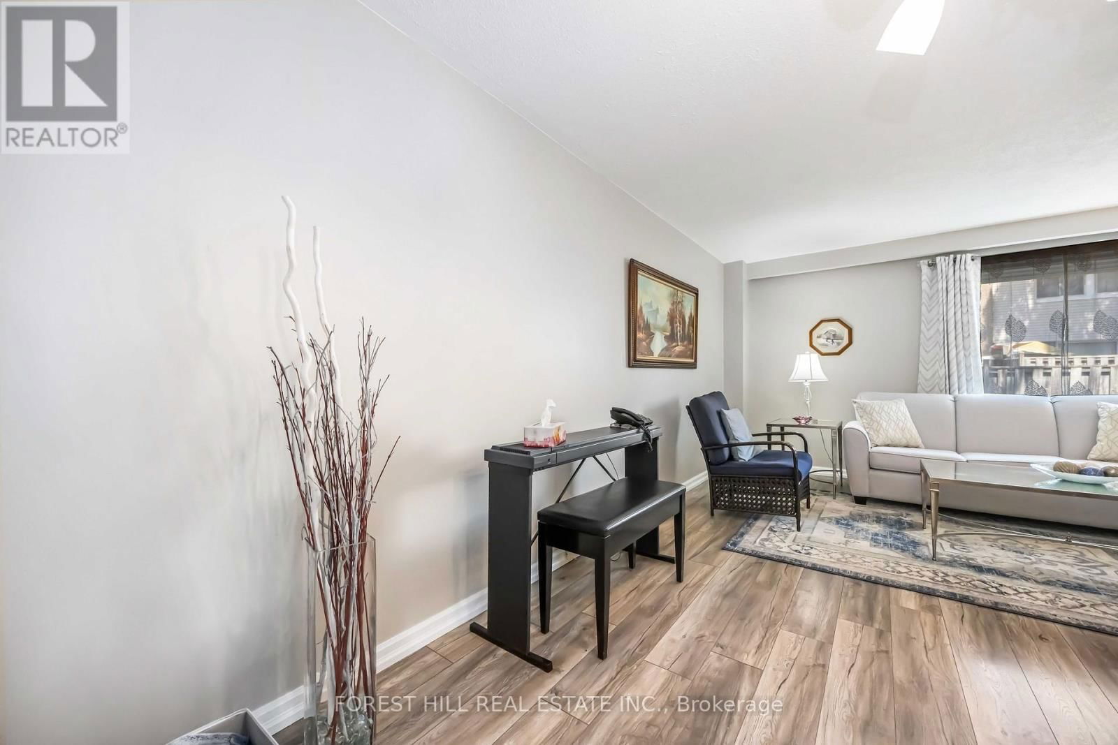 22 - 435 SILVERSTONE DRIVE Image 16