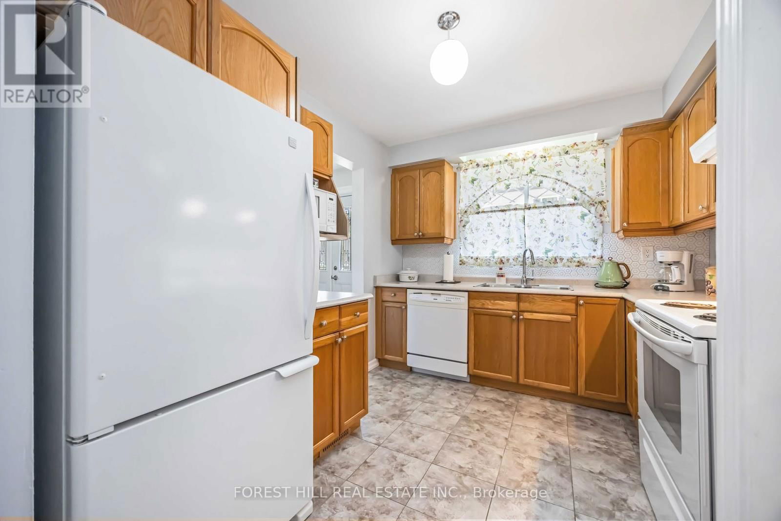 22 - 435 SILVERSTONE DRIVE Image 18