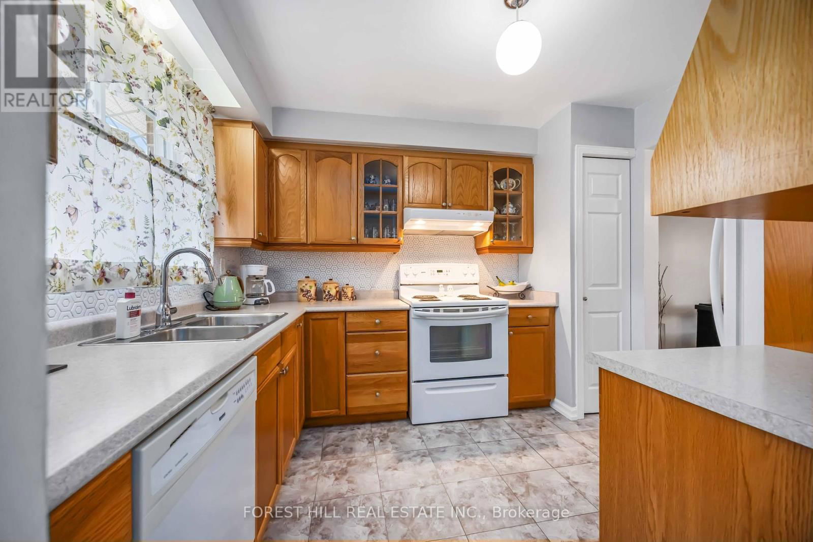 22 - 435 SILVERSTONE DRIVE Image 19