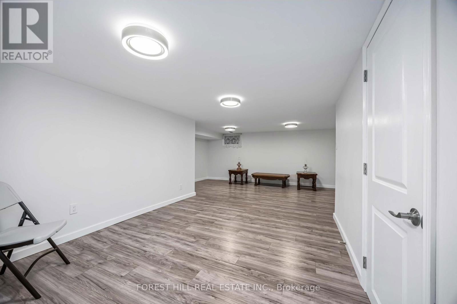 22 - 435 SILVERSTONE DRIVE Image 22