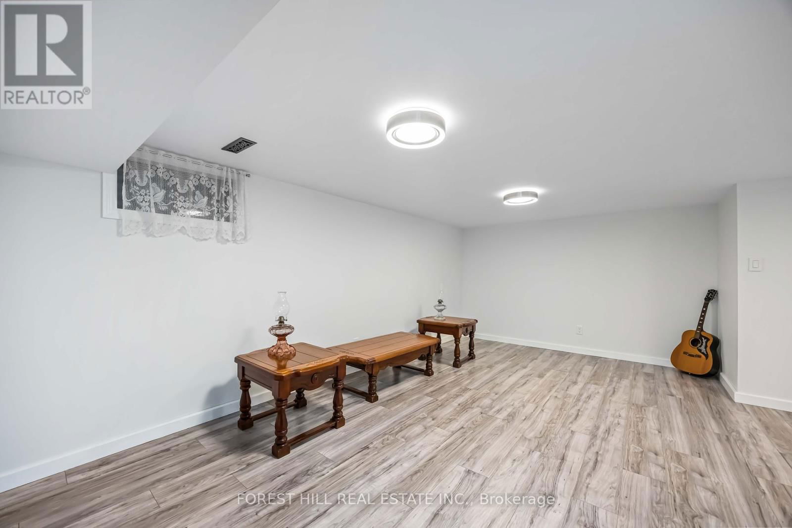 22 - 435 SILVERSTONE DRIVE Image 26