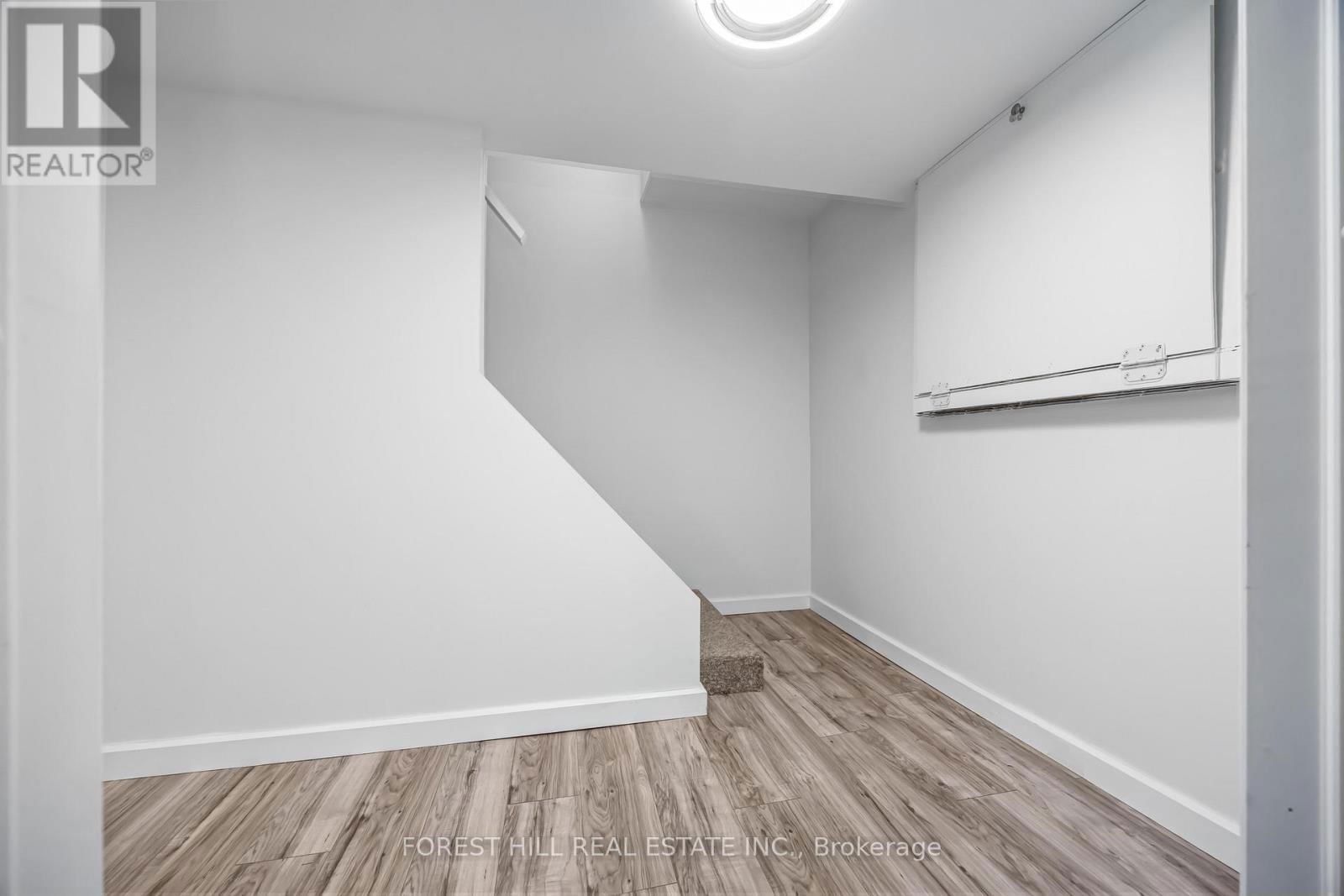 22 - 435 SILVERSTONE DRIVE Image 28