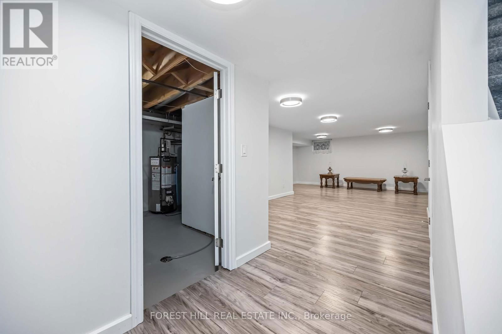 22 - 435 SILVERSTONE DRIVE Image 30
