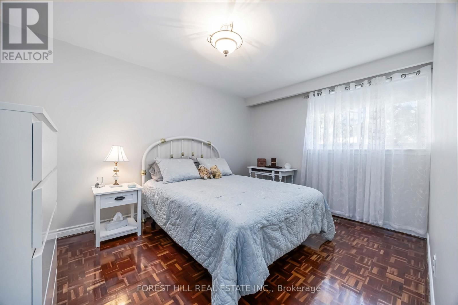 22 - 435 SILVERSTONE DRIVE Image 37