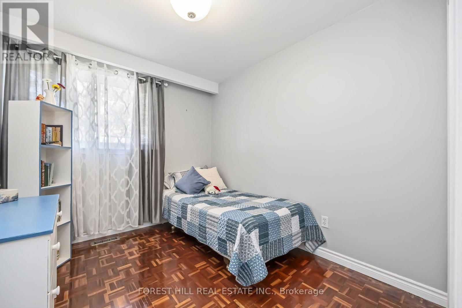 22 - 435 SILVERSTONE DRIVE Image 40