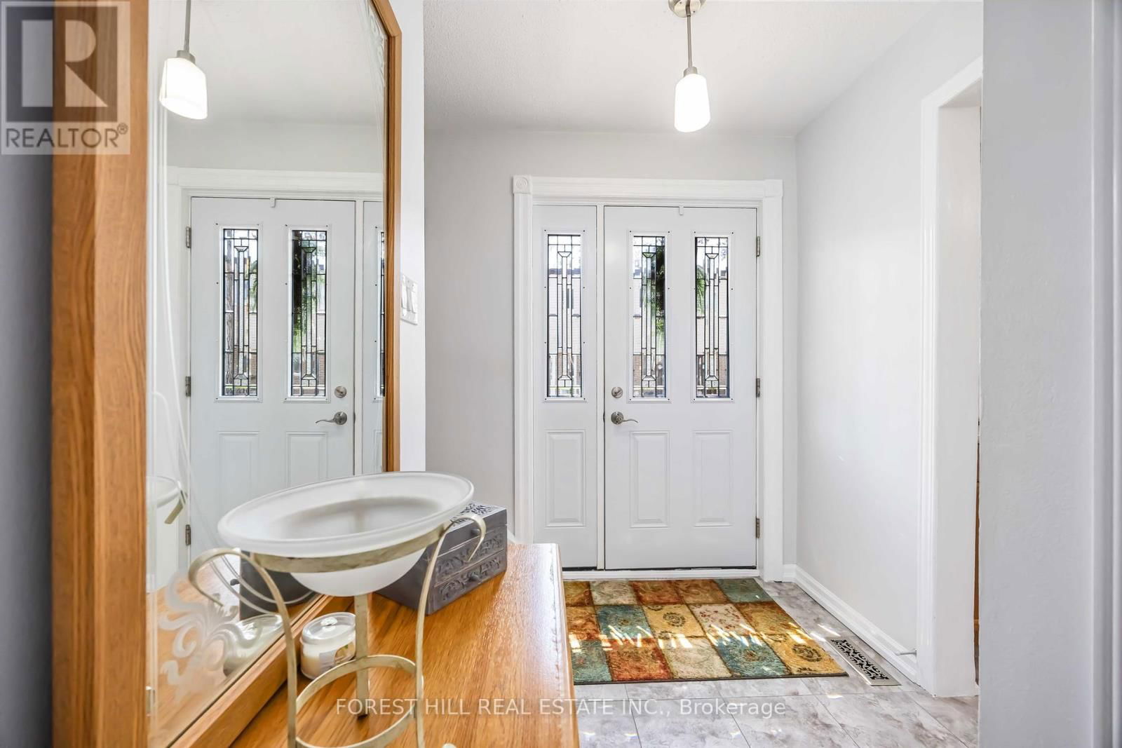 22 - 435 SILVERSTONE DRIVE Image 6