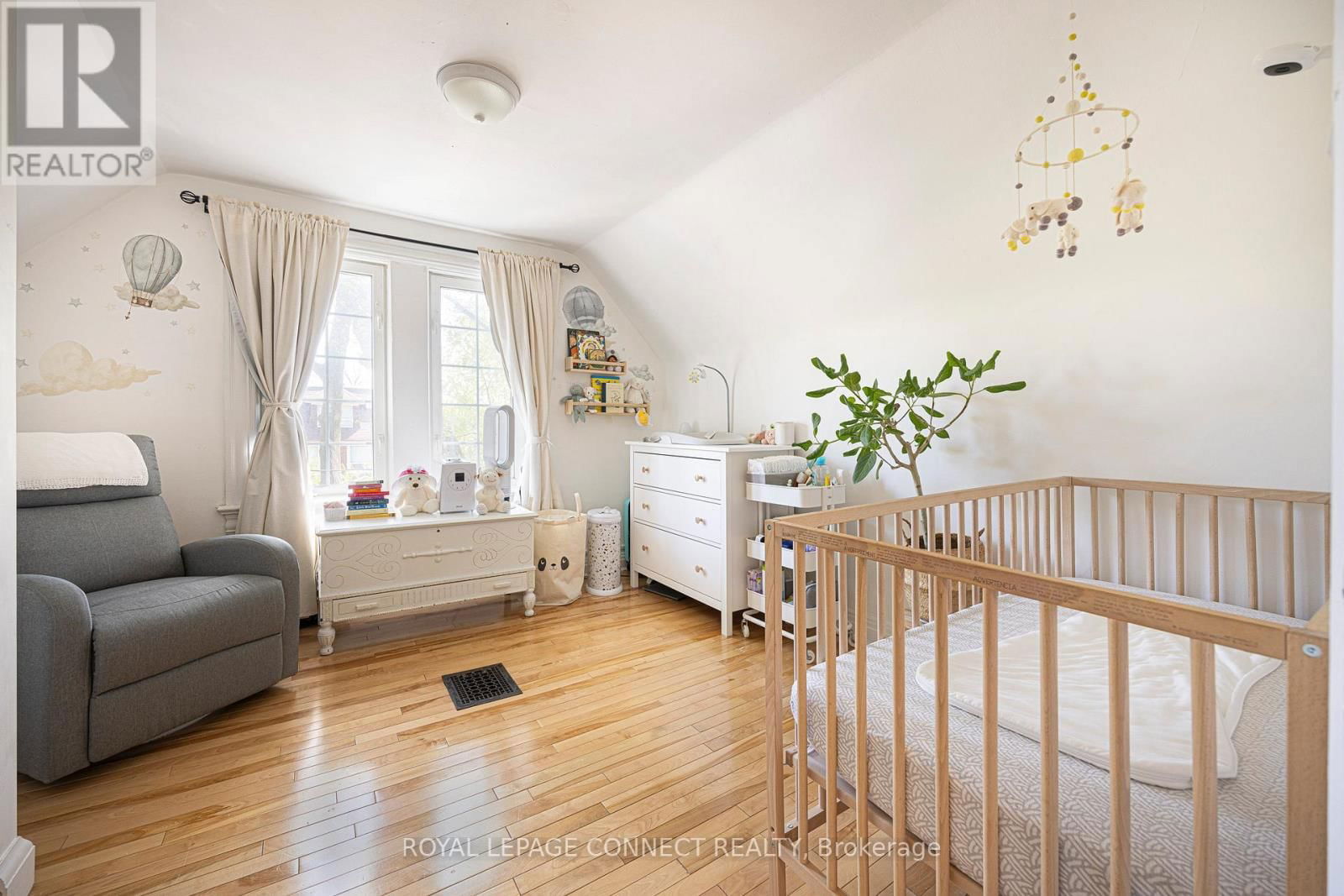 Unit C - 116 MEDLAND STREET Image 15