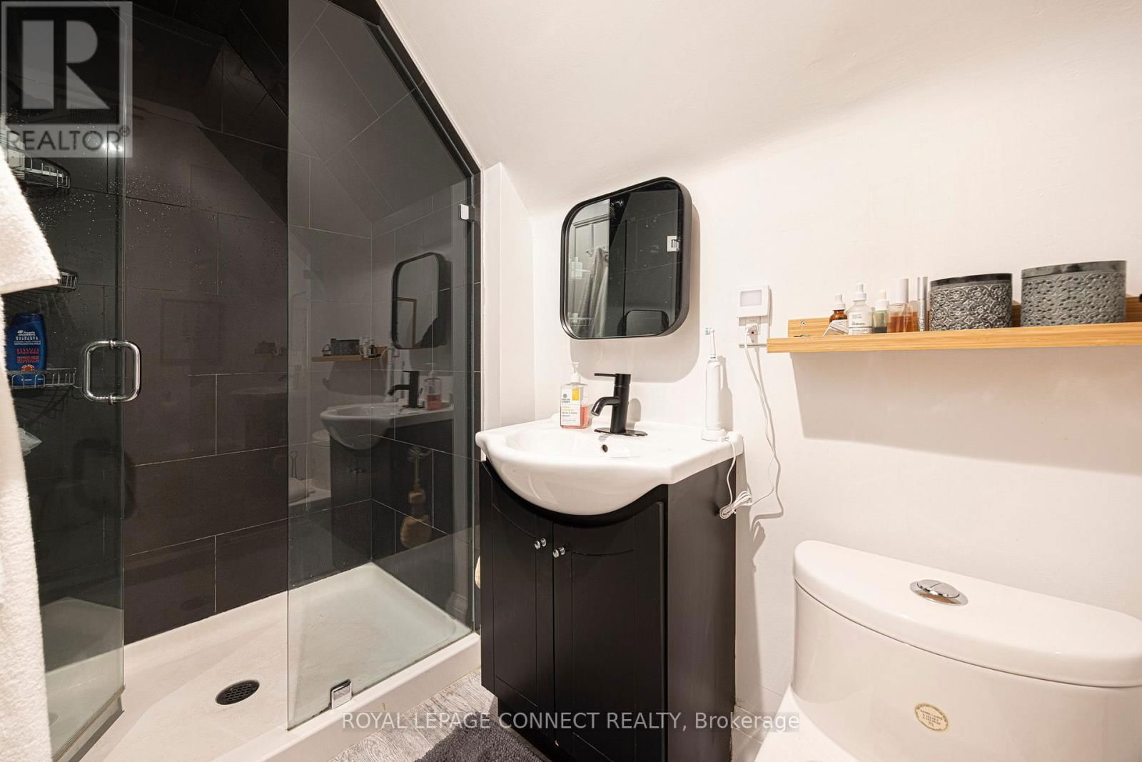 Unit C - 116 MEDLAND STREET Image 16