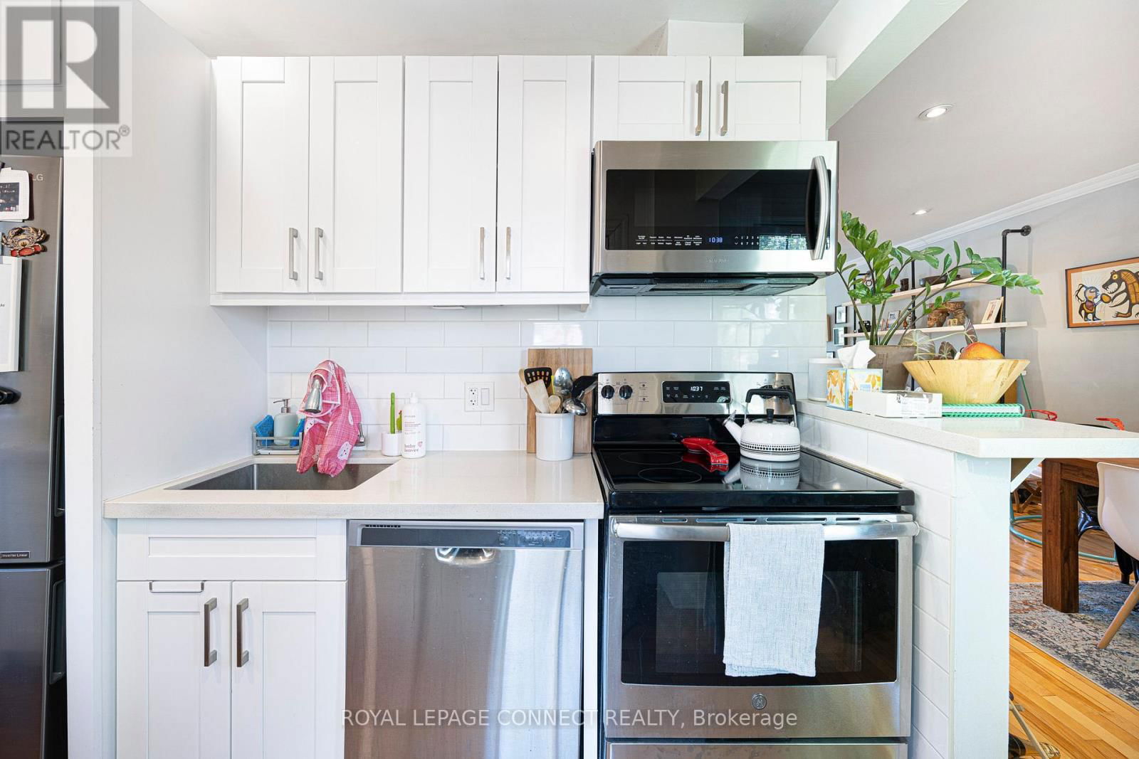 Unit C - 116 MEDLAND STREET Image 8