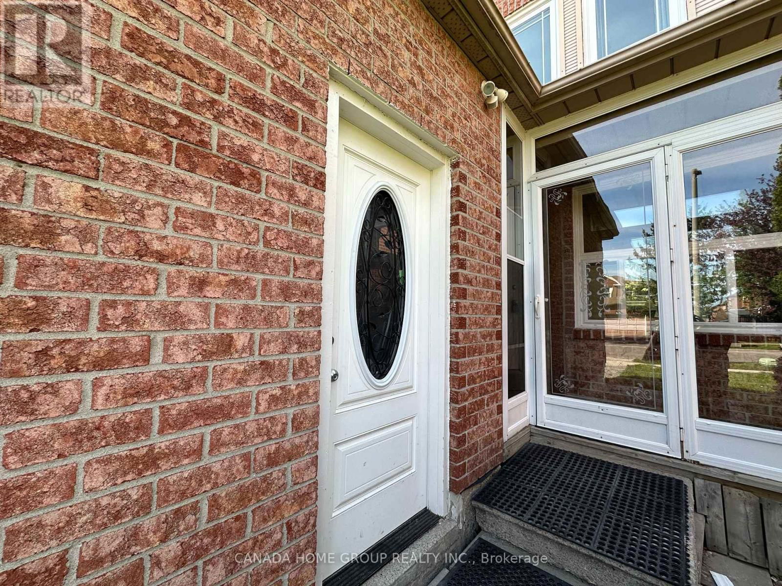 303 RIEL DRIVE Image 3