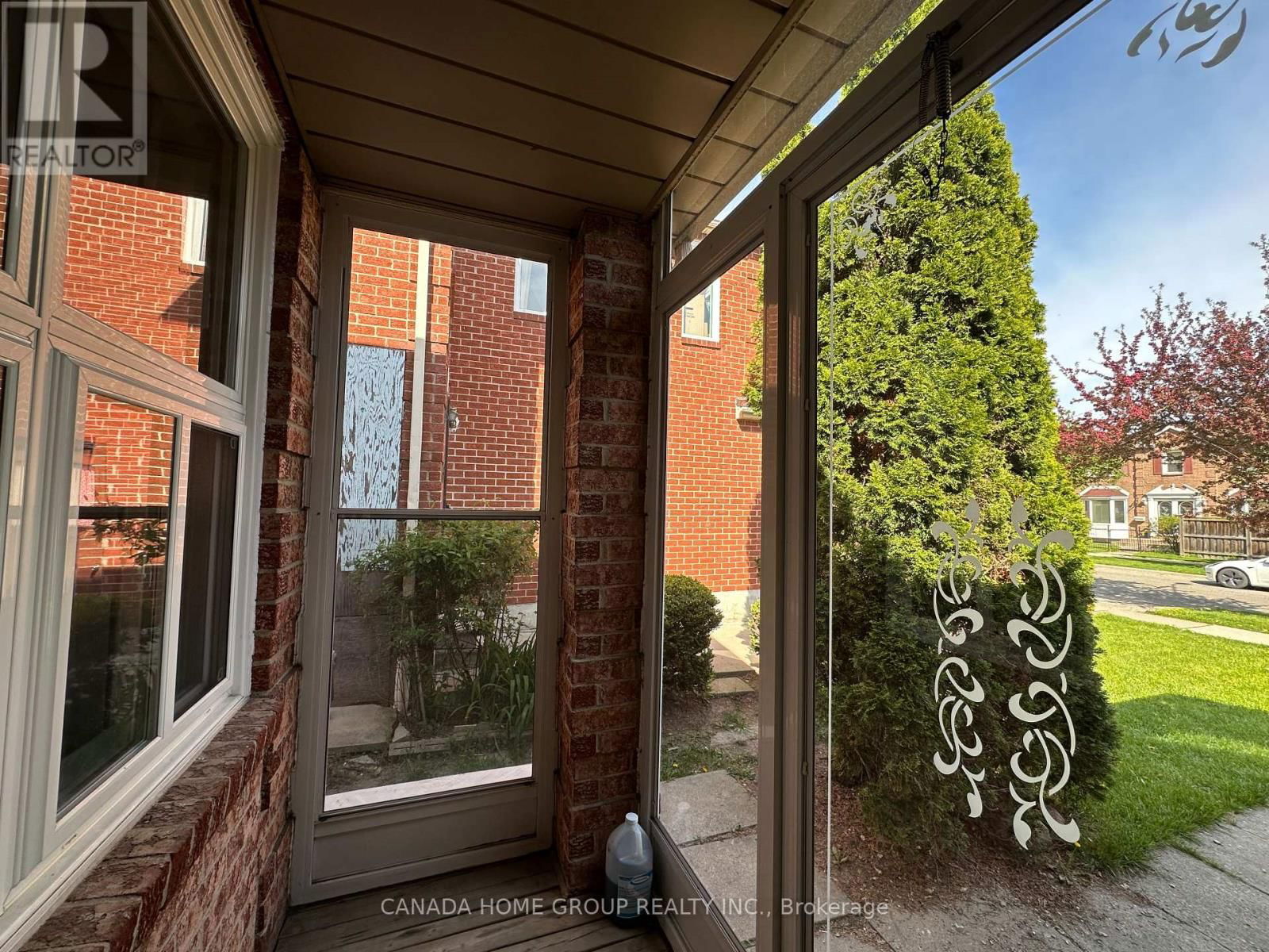 303 RIEL DRIVE Image 4