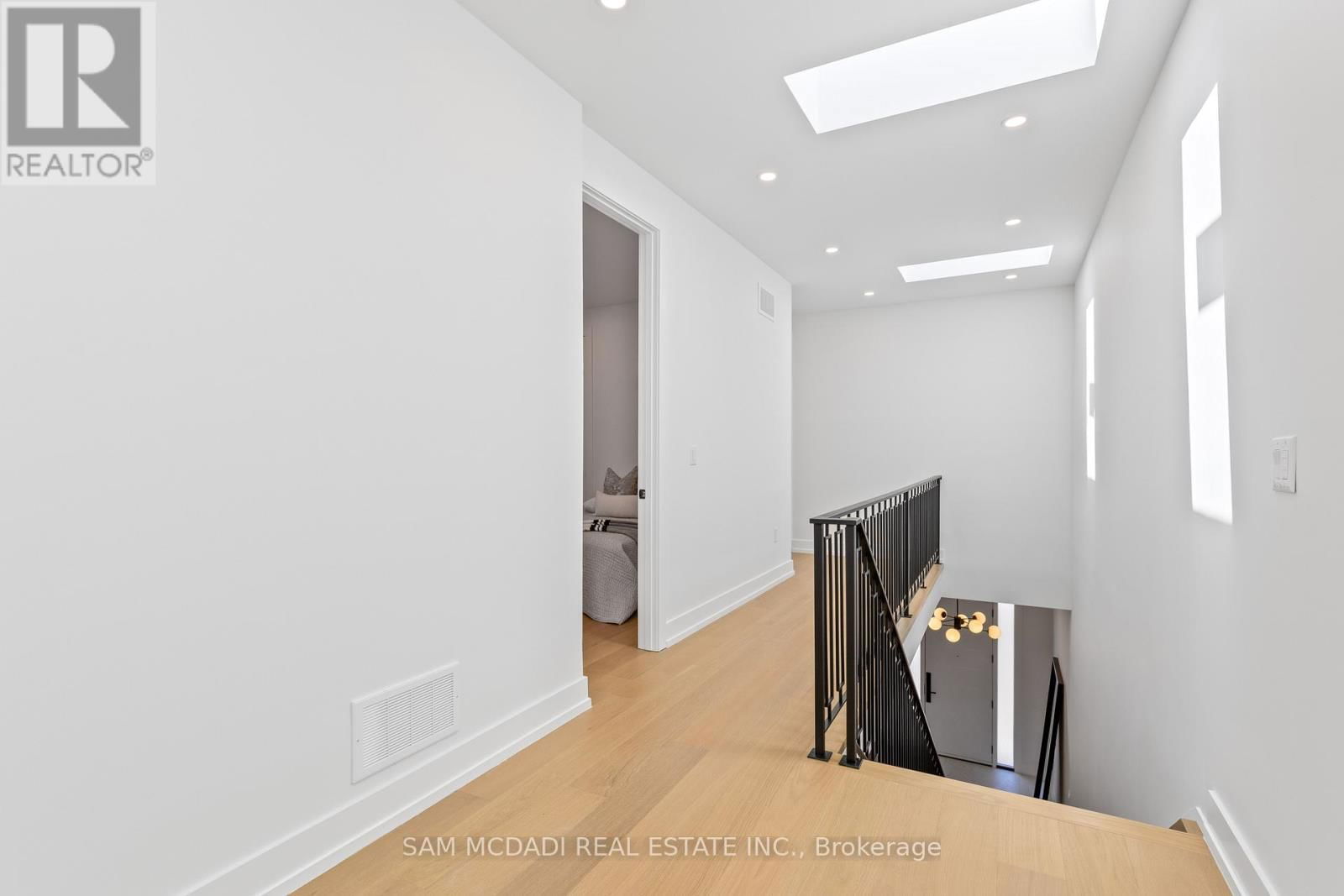 1037 CAVEN STREET Image 12