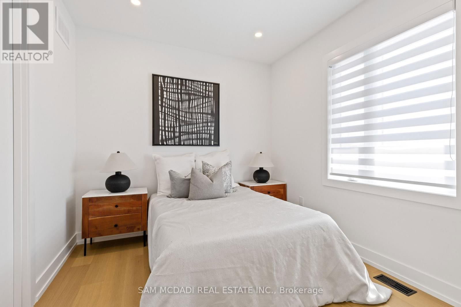 1037 CAVEN STREET Image 19