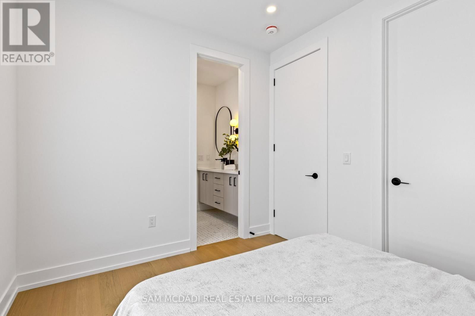 1037 CAVEN STREET Image 20