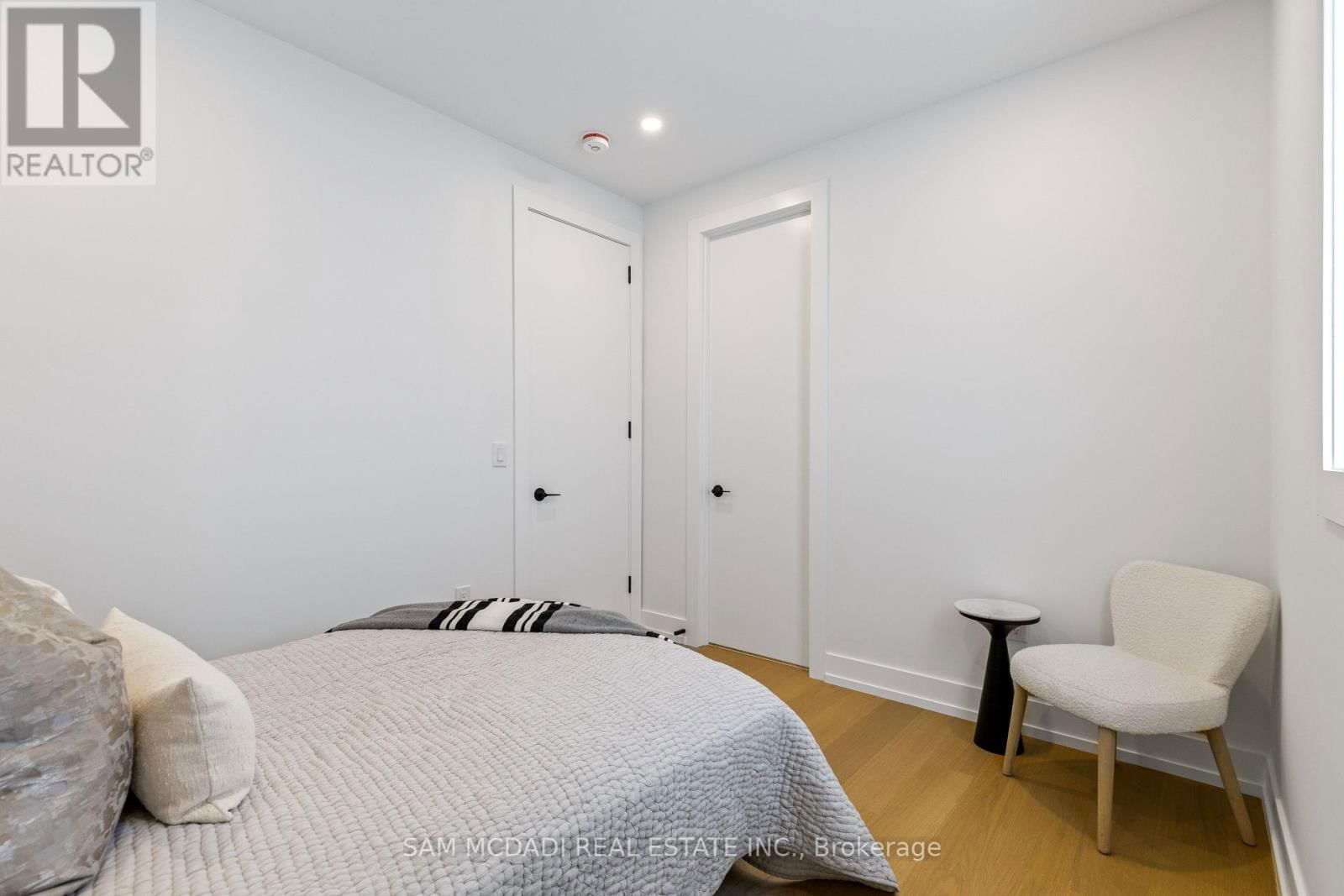 1037 CAVEN STREET Image 25