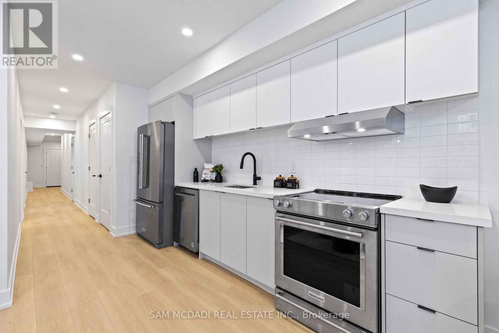 1037 CAVEN STREET Image 35