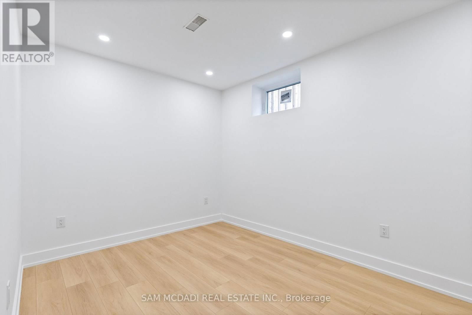 1037 CAVEN STREET Image 36