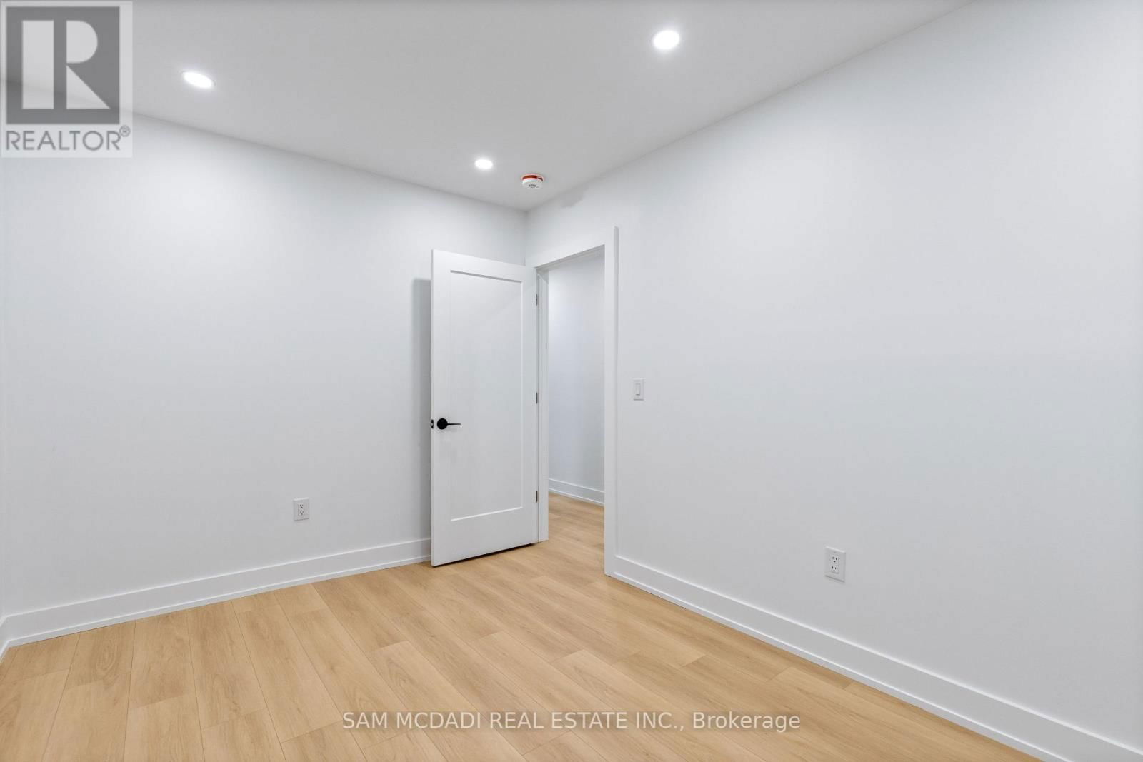 1037 CAVEN STREET Image 37