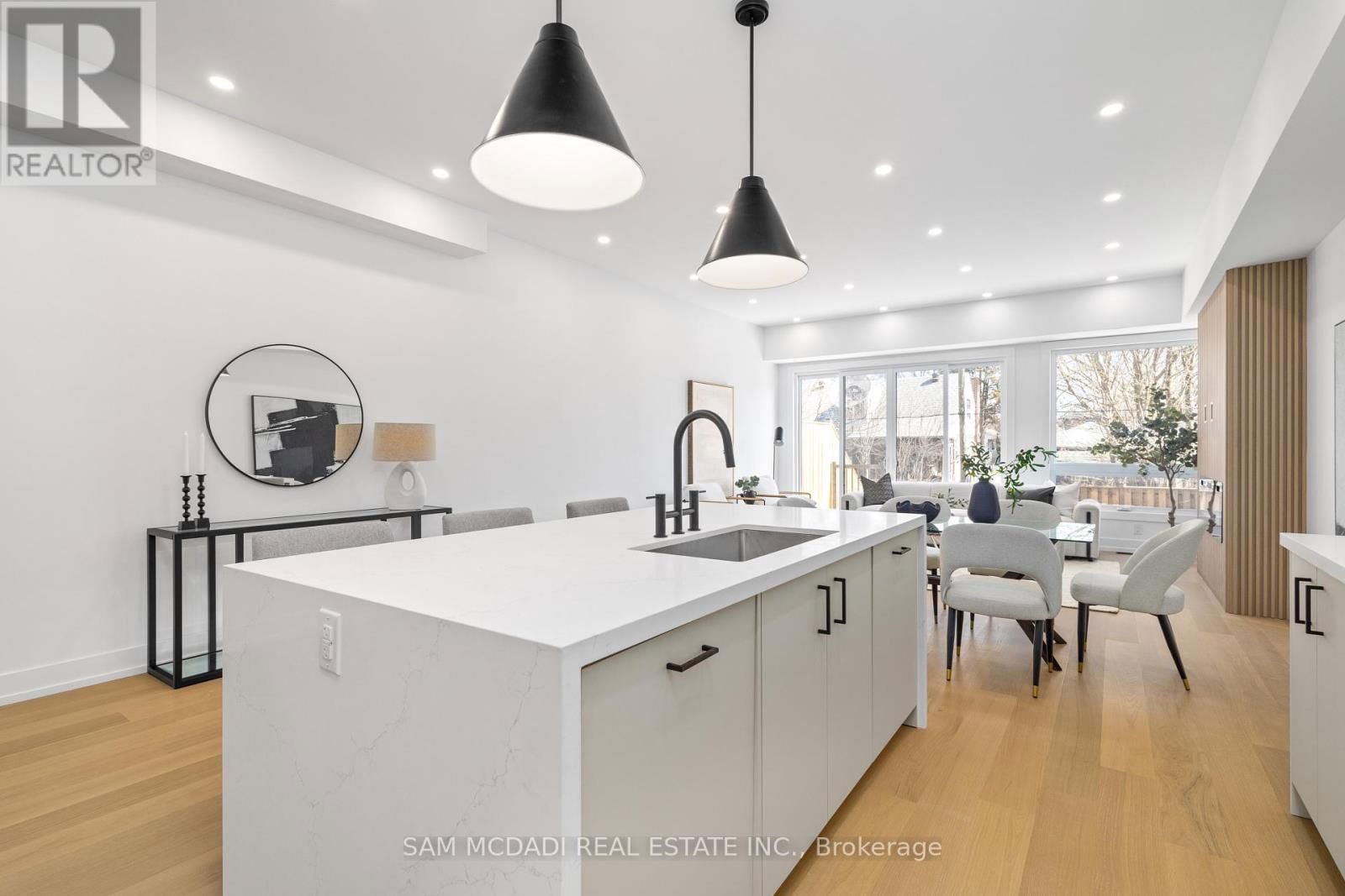 1037 CAVEN STREET Image 7