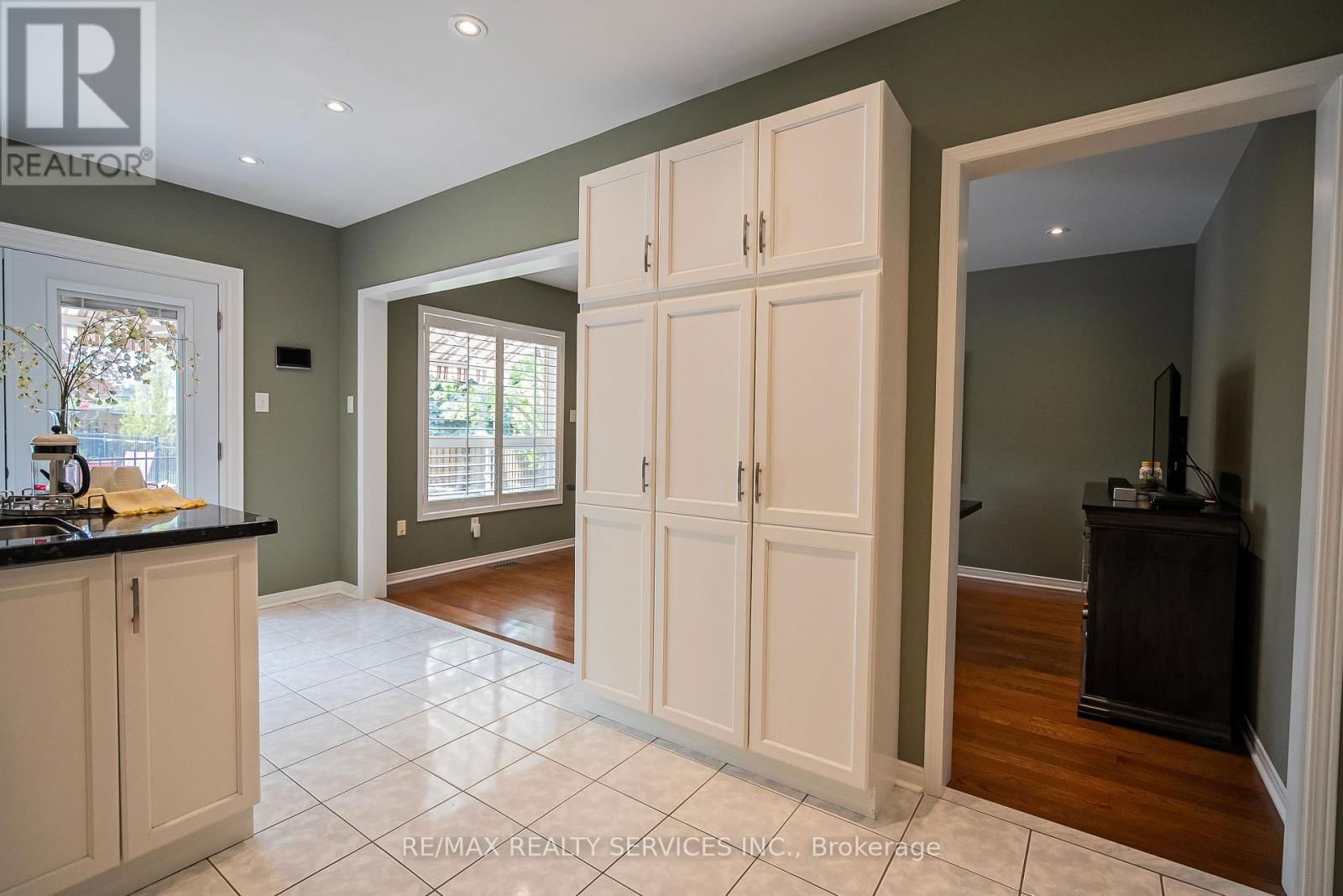 45 CULTURE CRESCENT Image 12