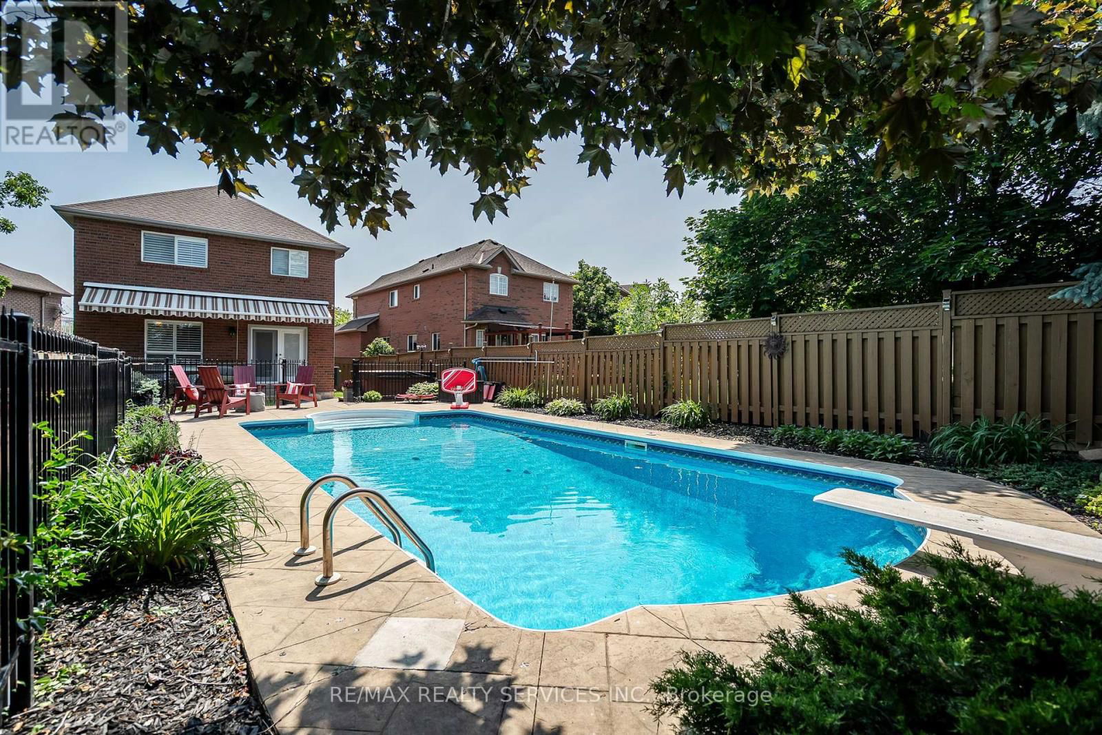 45 CULTURE CRESCENT Image 32