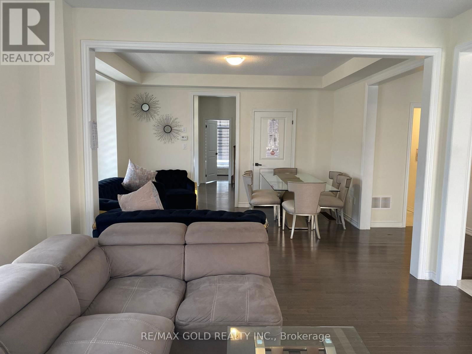 537 VETERANS DRIVE Image 13