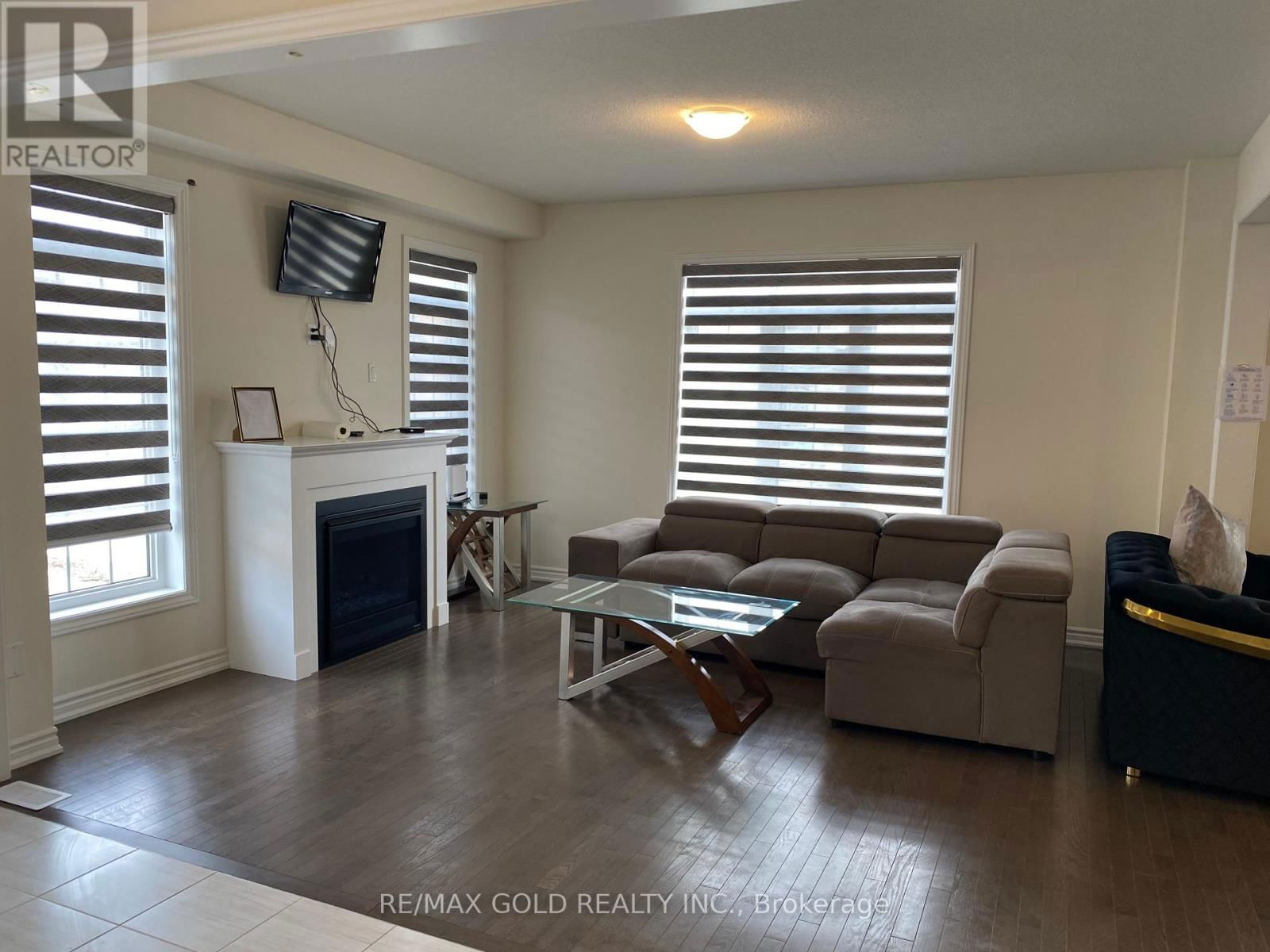 537 VETERANS DRIVE Image 18